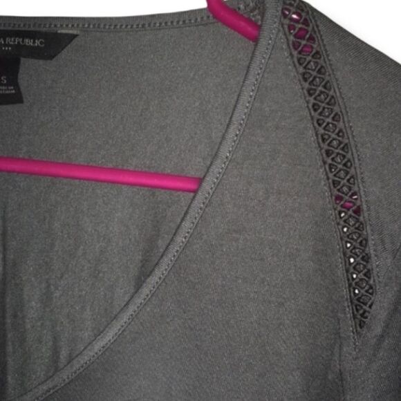 Banana Republic Factory Grey Cutout Details Long Sleeve Top Size Small EUC - Picture 11 of 16